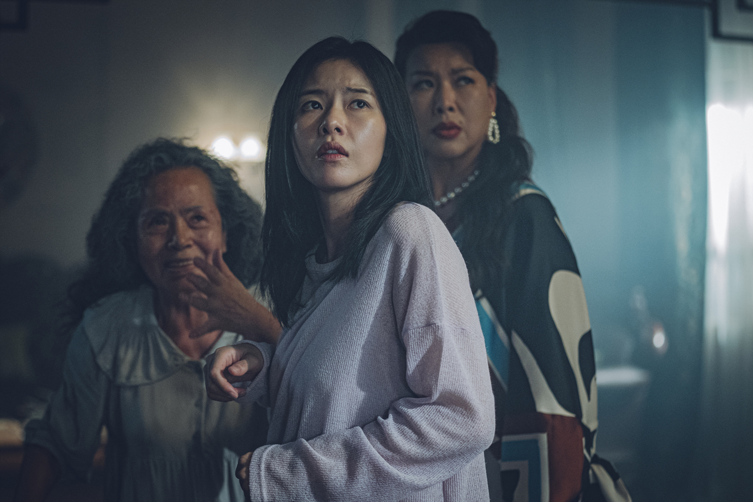 devil-in-the-lake-21