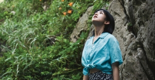 [비평] 우리 모두 곤경에 처해 있다, 김병규 평론가의 <여행과 나날>과 <슈퍼 해피 포에버>