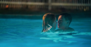 [비평] 유동하는 날숨의 감각, 김연우 평론가의 <베이비걸>