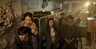 [비평] 얼굴 없는 반쪽짜리 승리, 이우빈 기자의 <군체>