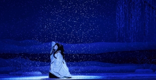 [비평] 박제가 되어버린 국보, 이병현 평론가의 <국보>